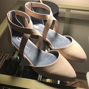 Gorgeous nude flats!